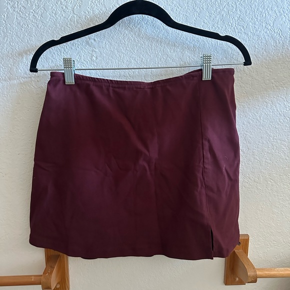 Elegant Burgundy Skirt - Picture 1 of 4